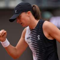 Smoke and coffee fire up Darderi for after-midnight win at Italian Open quarterfinals