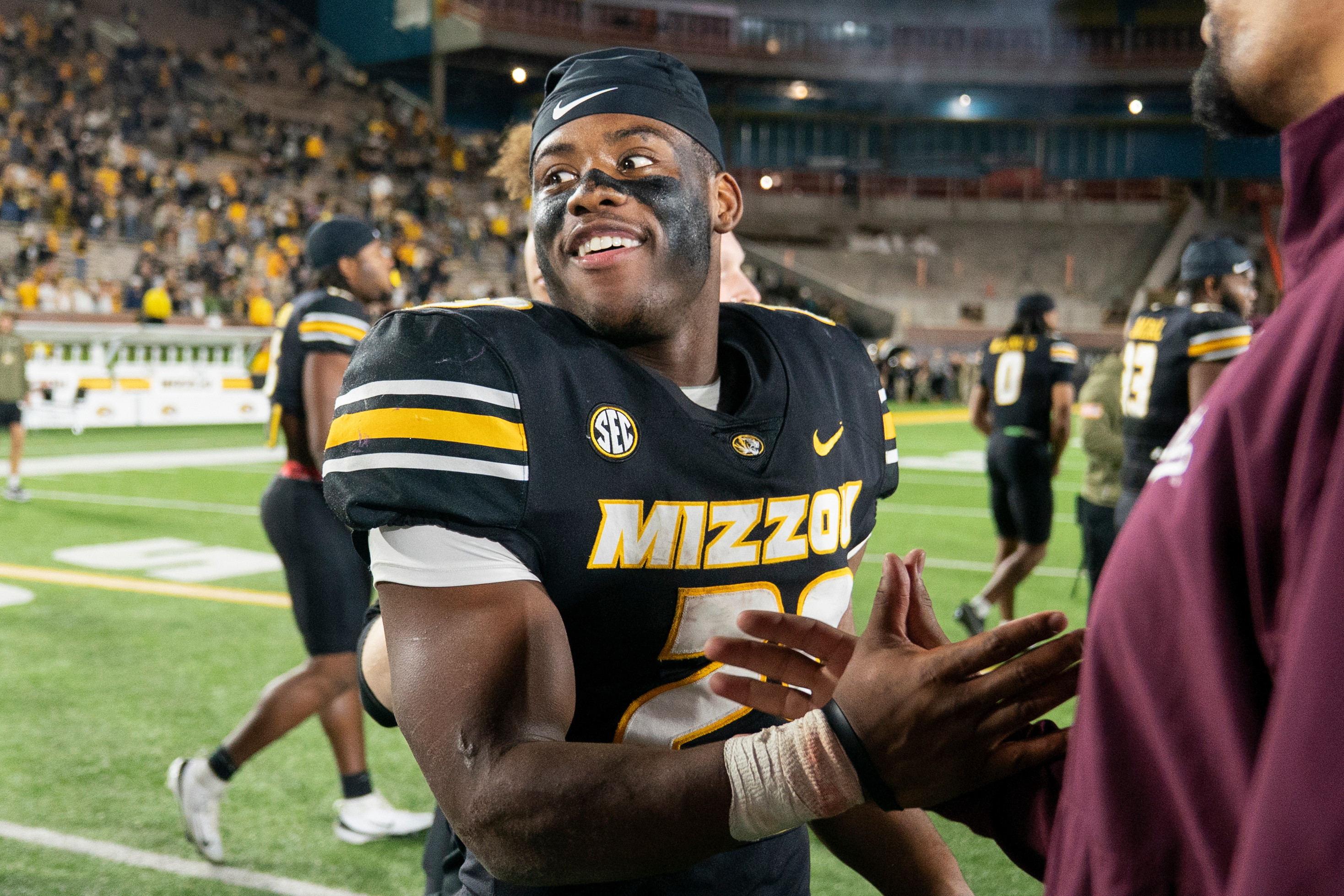 All-American RB Ahmad Hardy discharged after shooting, heads back to Missouri to begin recovery