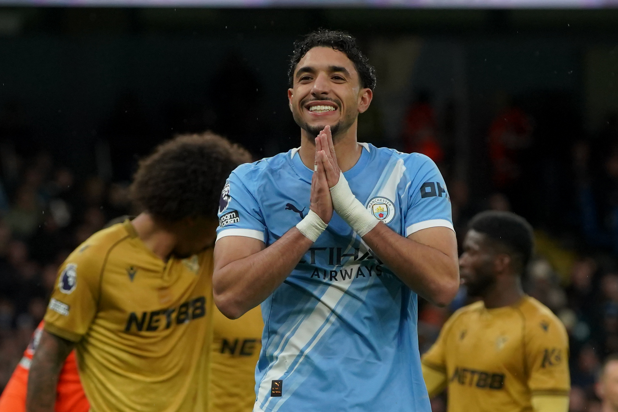 Manchester City keeps the pressure on Arsenal with 3-0 win against Crystal Palace