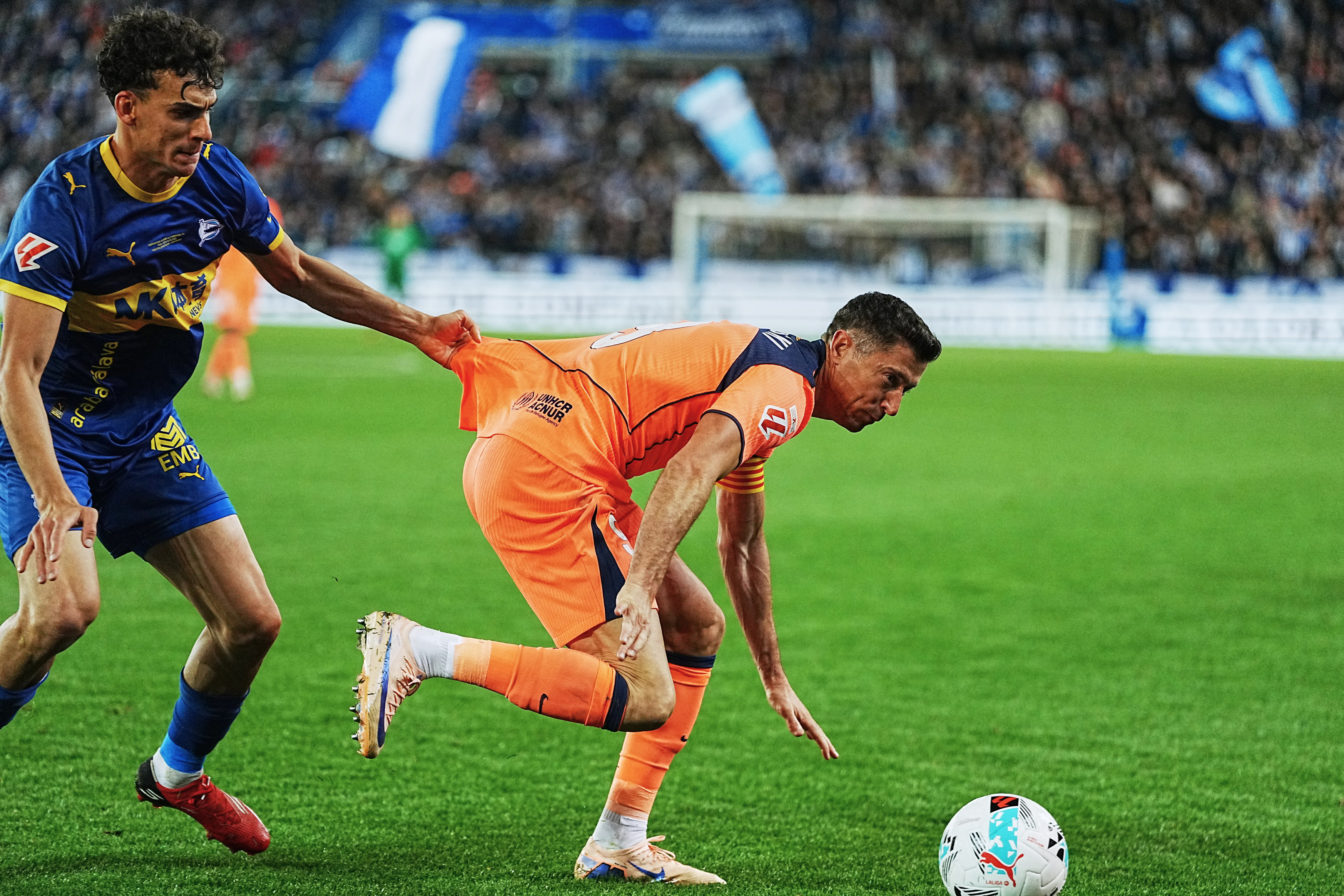 Barcelona's 100-point bid ends in a 1-0 loss at Alaves in the Spanish league