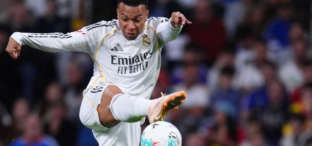 Kylian Mbappé among players jeered by Real Madrid fans at the Bernabeu in 2-0 win over Oviedo