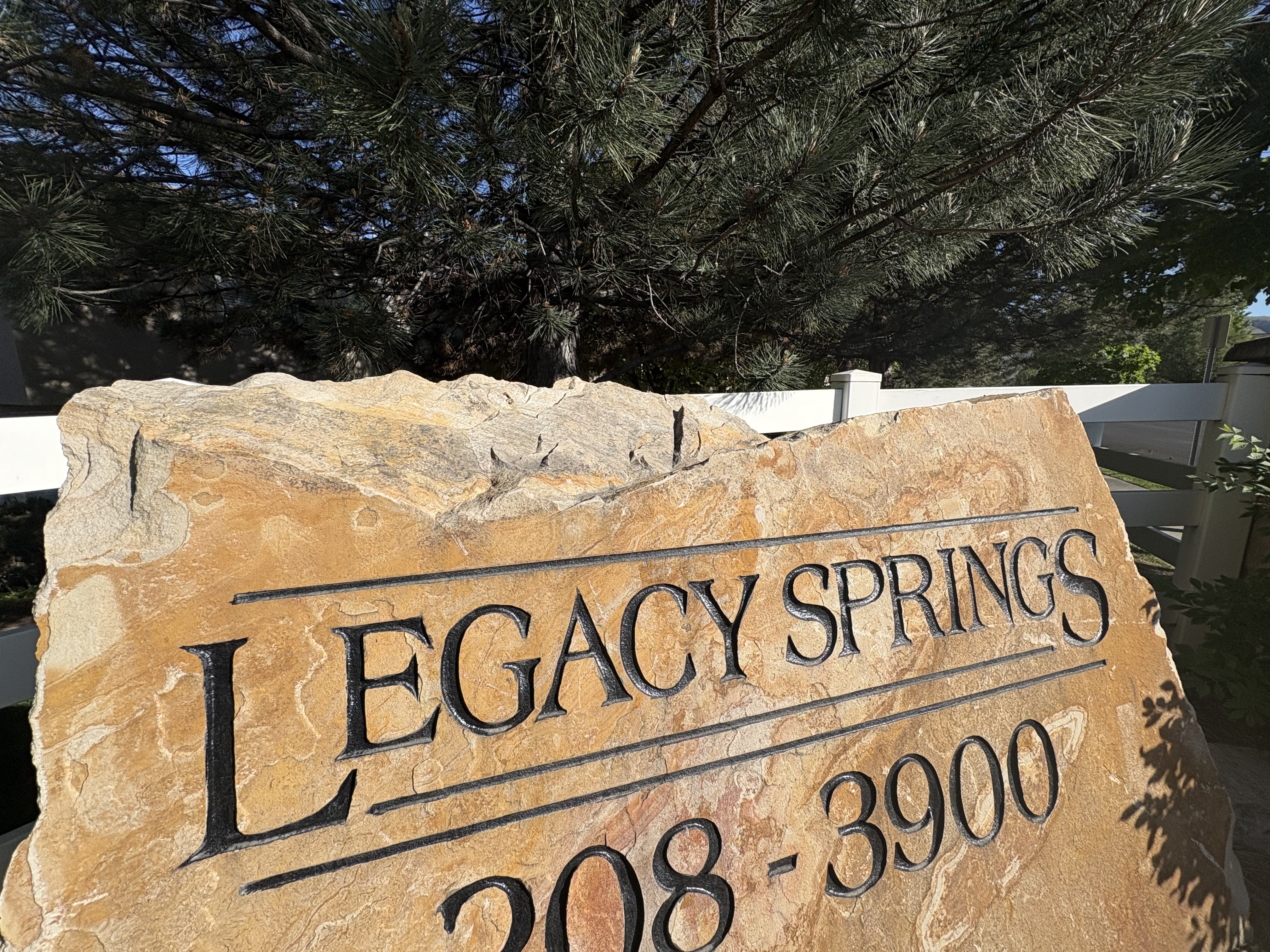 Child hospitalized after falling from Riverton apartment complex window