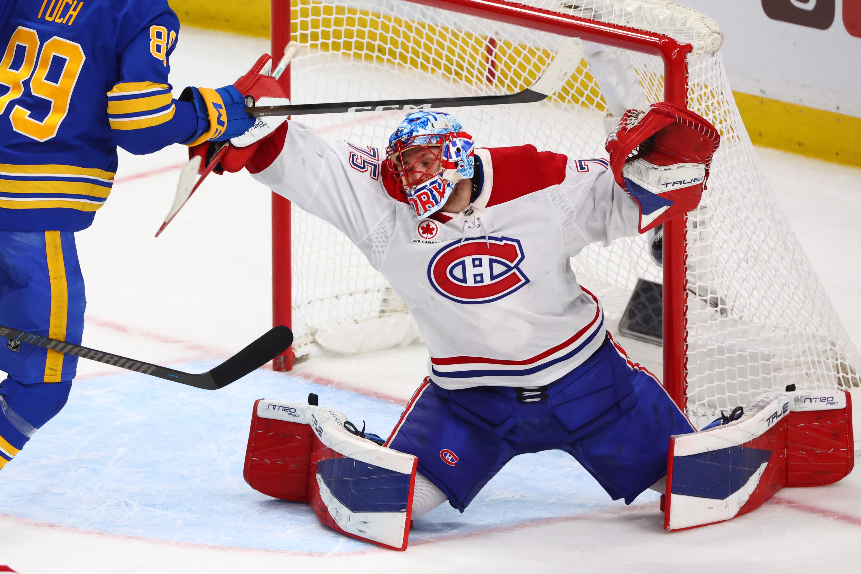Canadiens goalie Dobes delivers on coach's faith by rebounding from tough start in win over Sabres