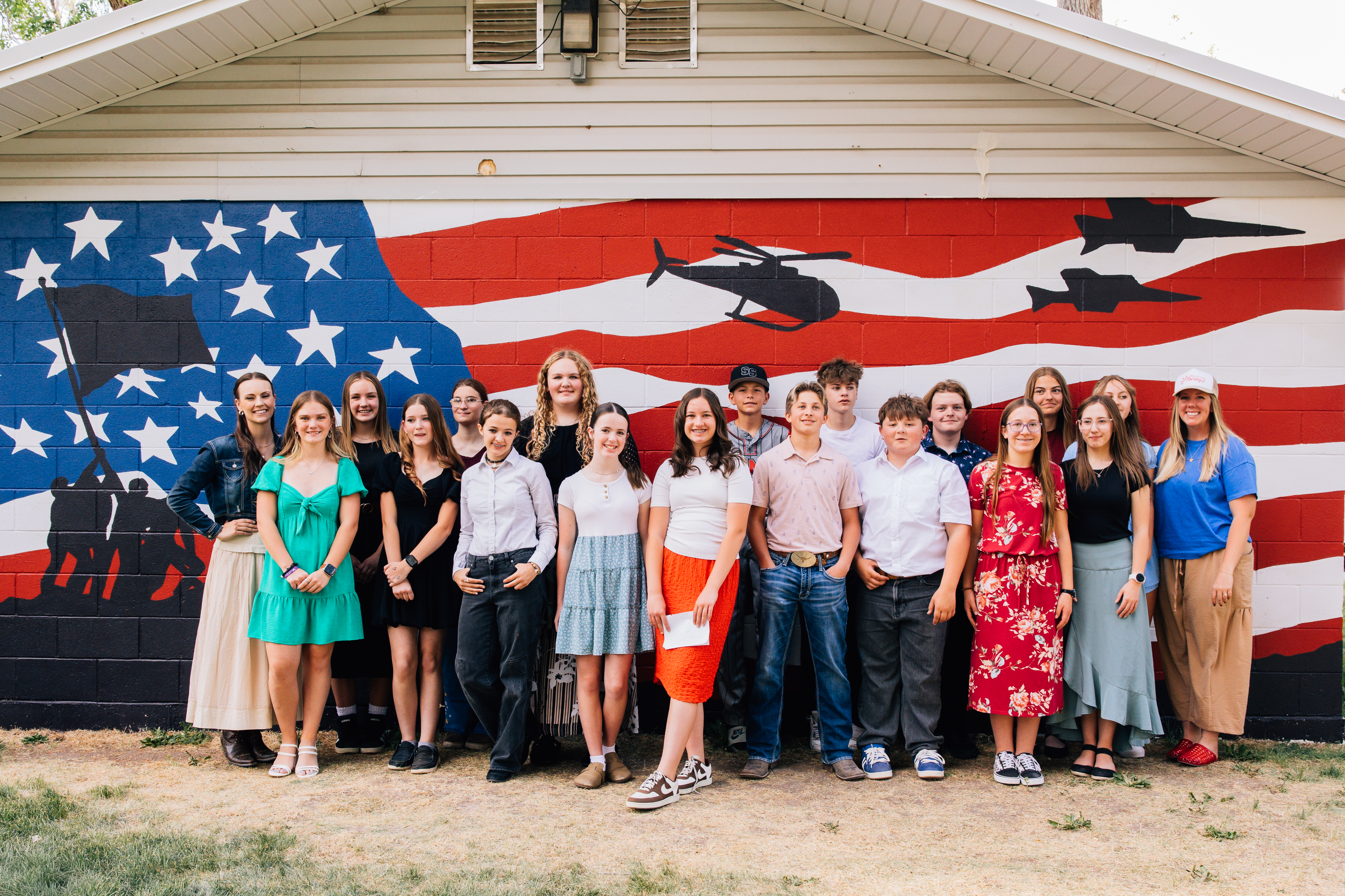 Sevier middle school students honor veterans through America 250 mural