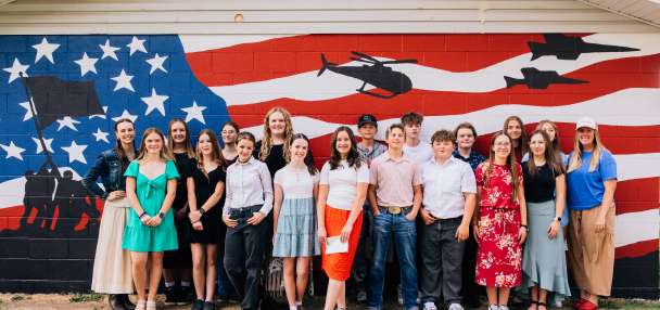 Sevier middle school students honor veterans through America 250 mural