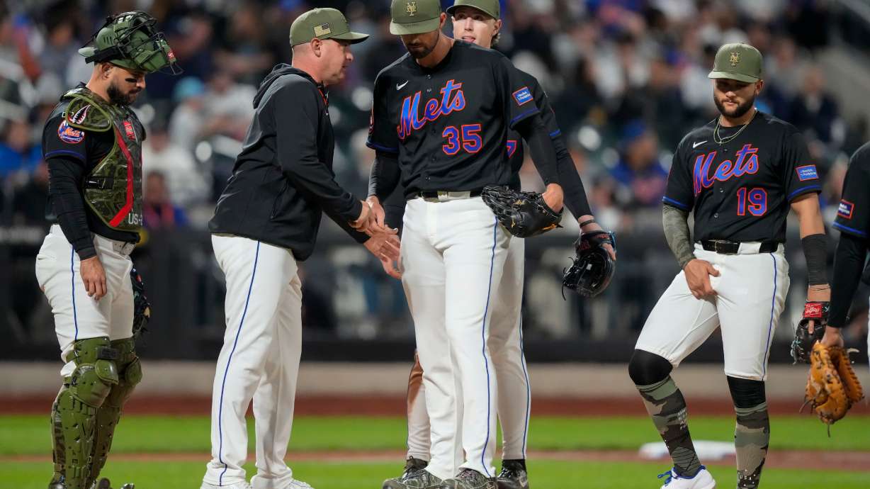 New York Mets starting pitcher Clay Holmes (35) heads to the dugout while being pulled by manager Carlos Mendoza during the fifth inning of a baseball game against the New York Yankees, Friday, May 15, 2026, in New York.