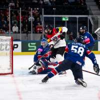 Teenage captain Celebrini scores 2 as Canada shuts out Italy at ice hockey worlds