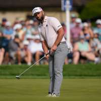Alex Smalley grabs a 2-shot lead in a PGA Championship that's up for grabs