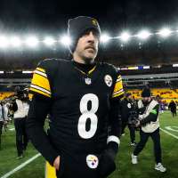 Aaron Rodgers agrees to a 1-year deal to return to the Pittsburgh Steelers, AP sources say