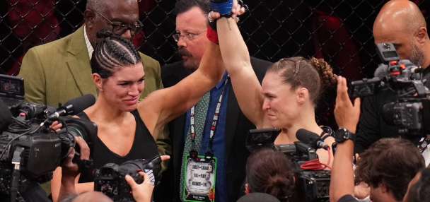 Ronda Rousey stops Gina Carano with an armbar 17 seconds into their double comeback bout