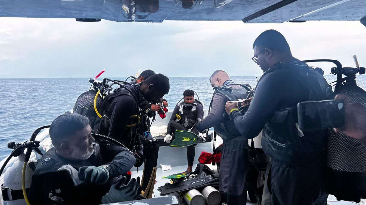 Divers prepare to search for the four missing Italian divers near Vaavu Atoll, Maldives, on Friday. The bodies of four missing Italian scuba divers who died last week have been found.