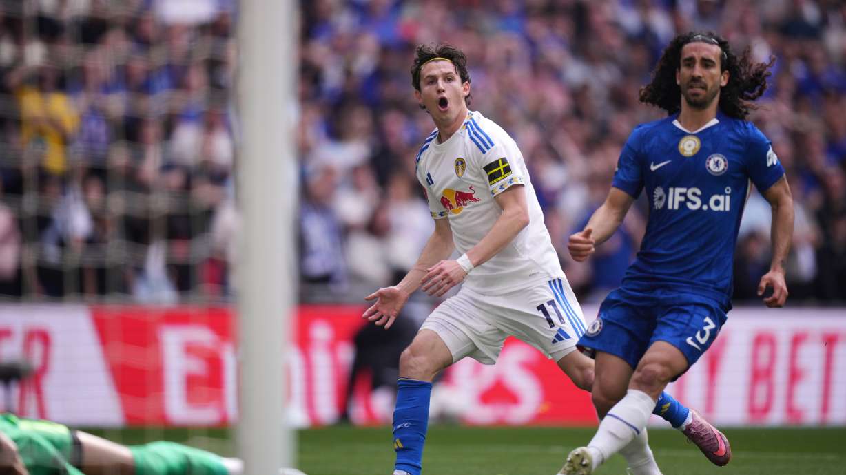 Leeds' Brenden Aaronson, center, reacts after failing to score during the FA Cup semifinal soccer match between Chelsea and Leeds in London, England, Sunday, April 26, 2026.