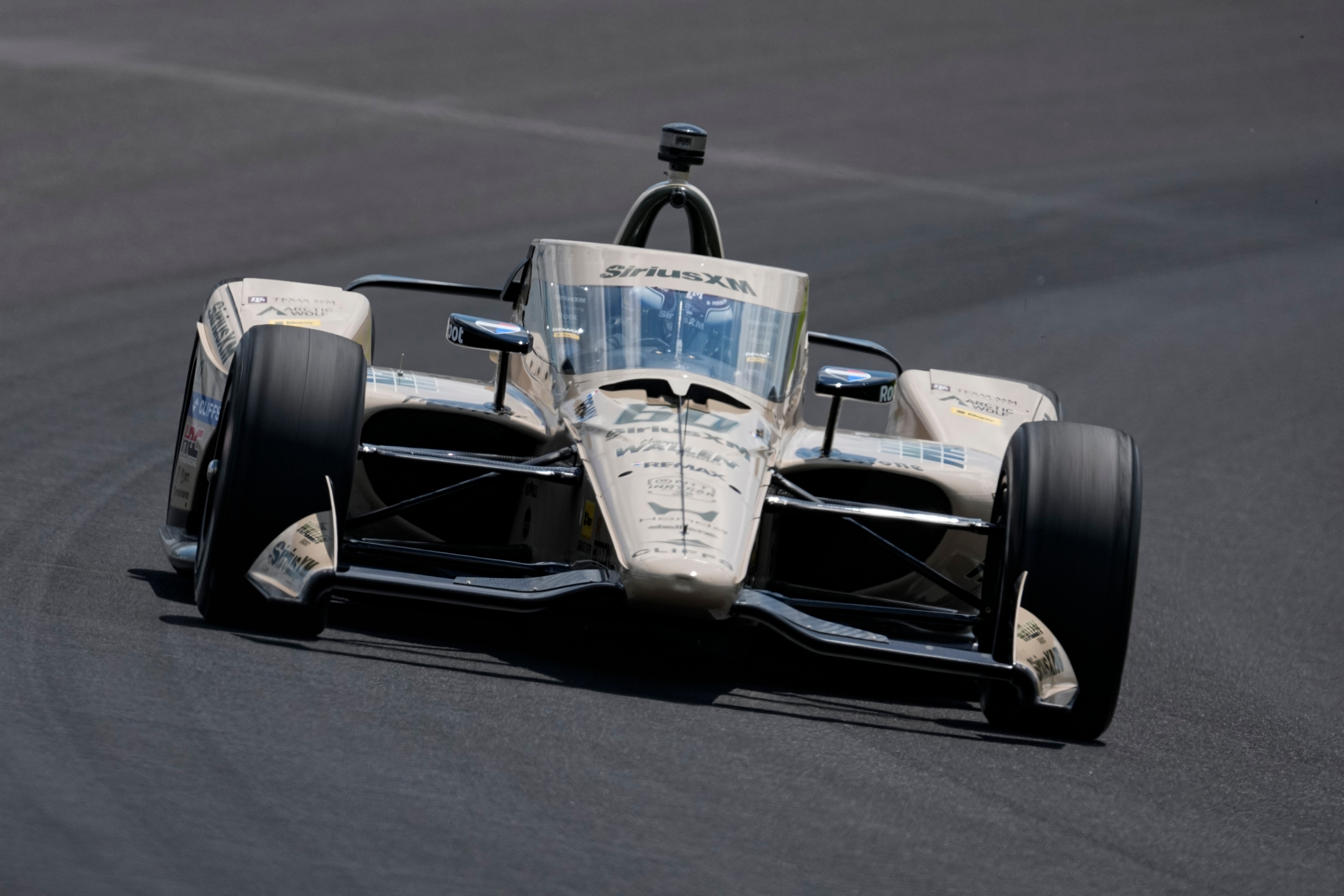 Felix Rosenqvist posts fastest 4-lap average in 1st round of Indianapolis 500 qualifying
