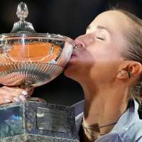 Elina Svitolina and Marta Kostyuk raise trophies for war-torn Ukraine on the tennis court
