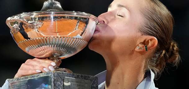 Elina Svitolina and Marta Kostyuk raise trophies for war-torn Ukraine on the tennis court