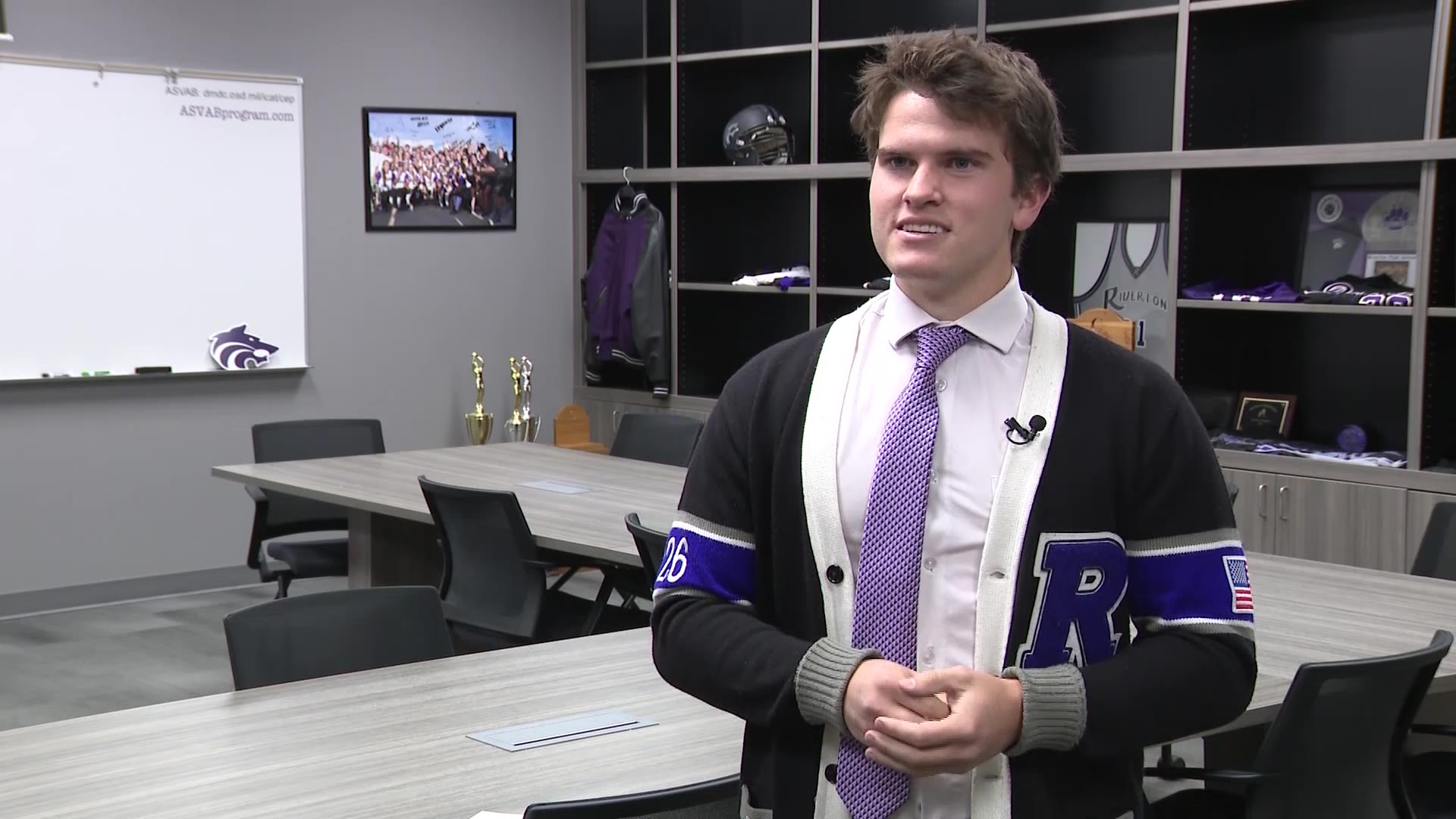 Utah high school student spreads kindness with handwritten letters for thousands of classmates