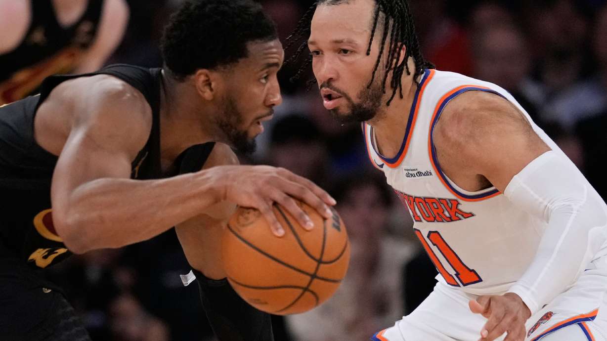New York Knicks' Jalen Brunson, right, covers Cleveland Cavaliers' Donovan Mitchell, left, during the second half of Game 1 in the Eastern Conference finals NBA basketball playoffs series, Tuesday, May 19, 2026, in New York.