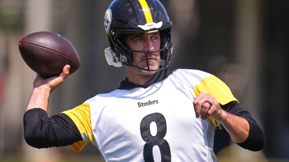 Pittsburgh Steelers quarterback Aaron Rodgers (8) participates in the football team's OTA workout in Pittsburgh, Monday, May 18, 2026.