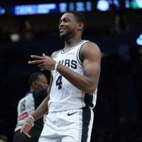 Spurs' Fox out of Game 2 against Thunder with ankle issue, then Harper leaves with leg injury