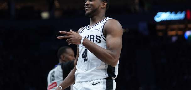 Spurs' Fox out of Game 2 against Thunder with ankle issue, then Harper leaves with leg injury
