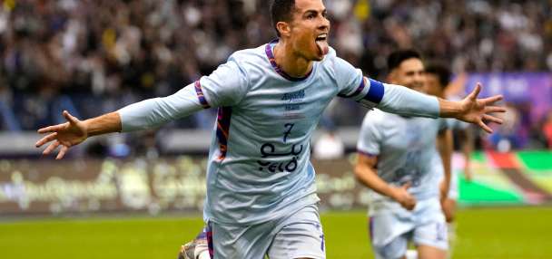 Ronaldo ends Saudi trophy drought with 2 goals in Al-Nassr's win to clinch league title