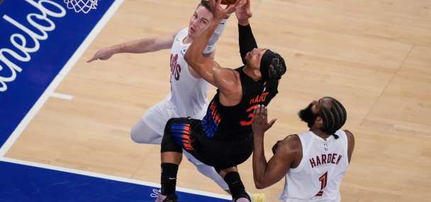 Hart scores 26 and the Knicks move 2 wins from the NBA Finals with a 109-93 victory over the Cavs