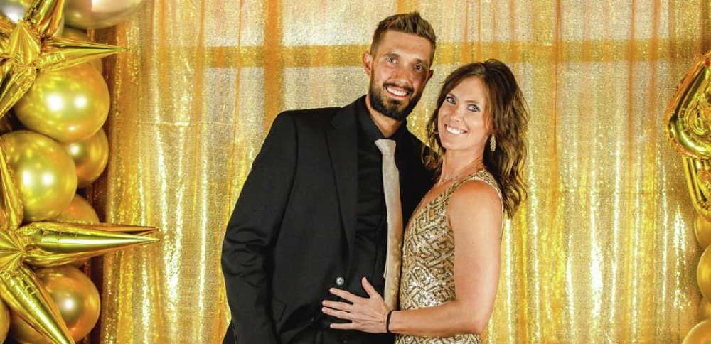 Utah couple holds 'Adult Prom' for couples seeking glamorous night out