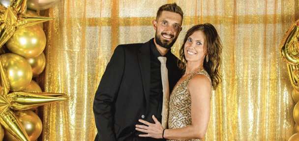 Utah couple holds 'Adult Prom' for couples seeking glamorous night out