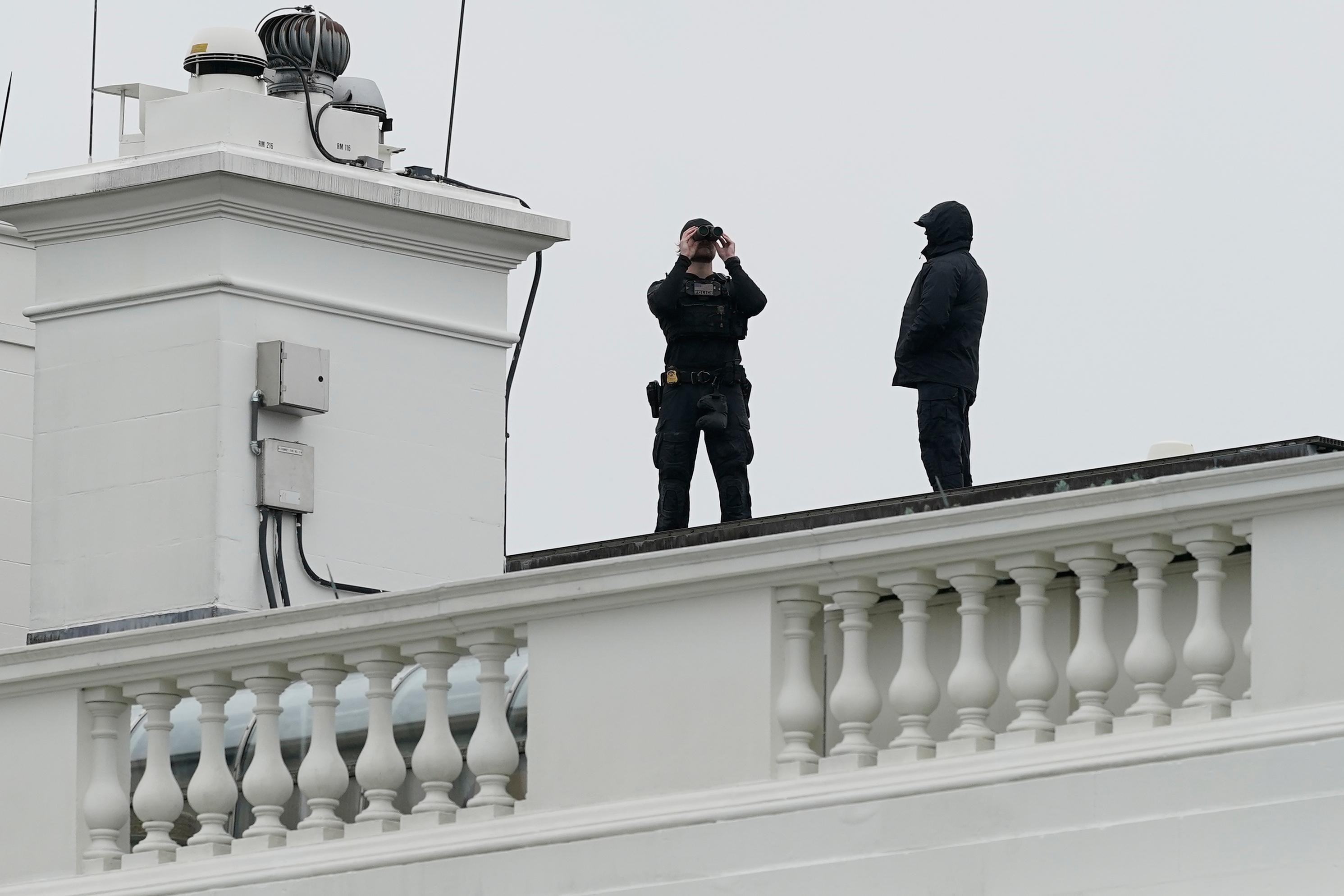 Secret Service shoots person near White House; bystander also shot, police say