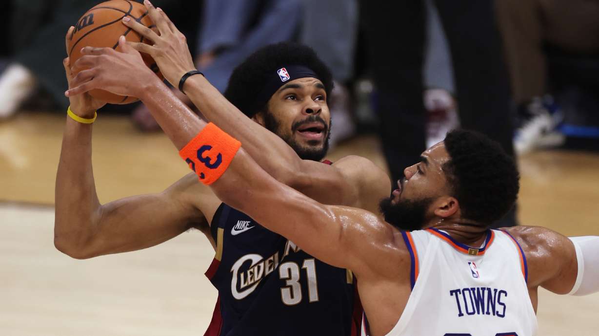 New York Knicks center Karl-Anthony Towns (32) defends against Cleveland Cavaliers center Jarrett Allen (31) during the first half of Game 3 in the Eastern Conference finals NBA basketball playoffs series in Cleveland, Saturday, May 23, 2026.