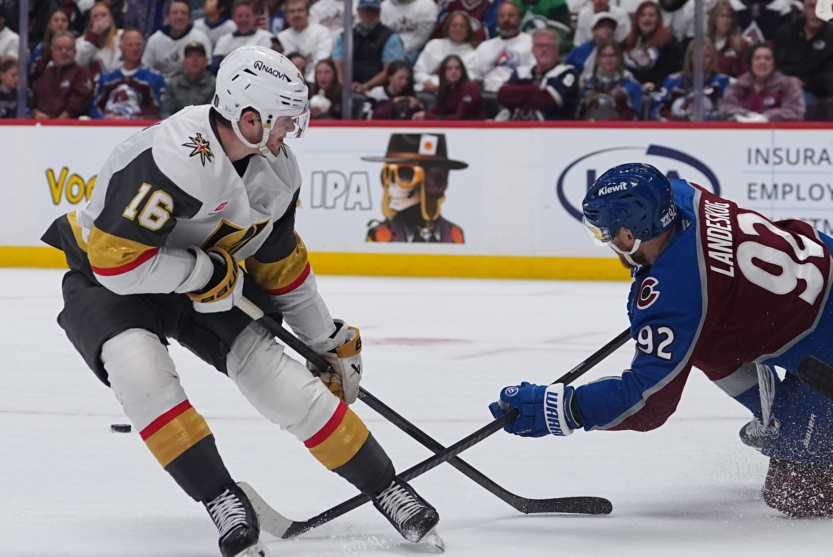 A disputed no-goal sparks a 2-goal swing as the Avalanche grab a 3-0 Game 3 lead