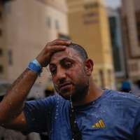 Muslims begin the annual Hajj in sweltering heat against a backdrop of war concerns