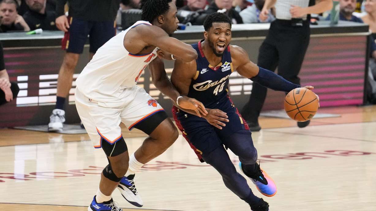 New York Knicks forward Og Anunoby (8) defense against Cleveland Cavaliers guard Donovan Mitchell (45) during the first half of Game 4 in the Eastern Conference finals NBA basketball playoffs series in Cleveland, Monday, May 25, 2026.
