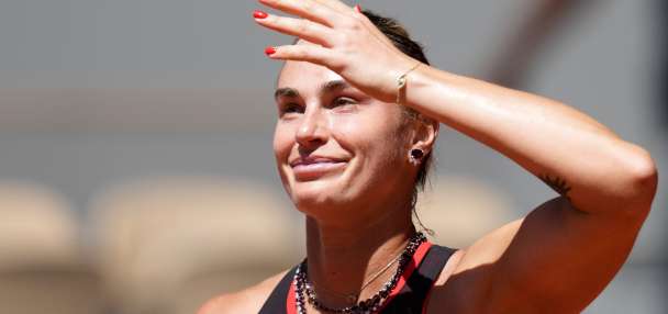 Sabalenka takes advantage of heat wave in French Open win. Medvedev loses in 5 sets
