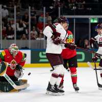 US beats Austria to set up a quarterfinal against unbeaten Canada at ice hockey worlds
