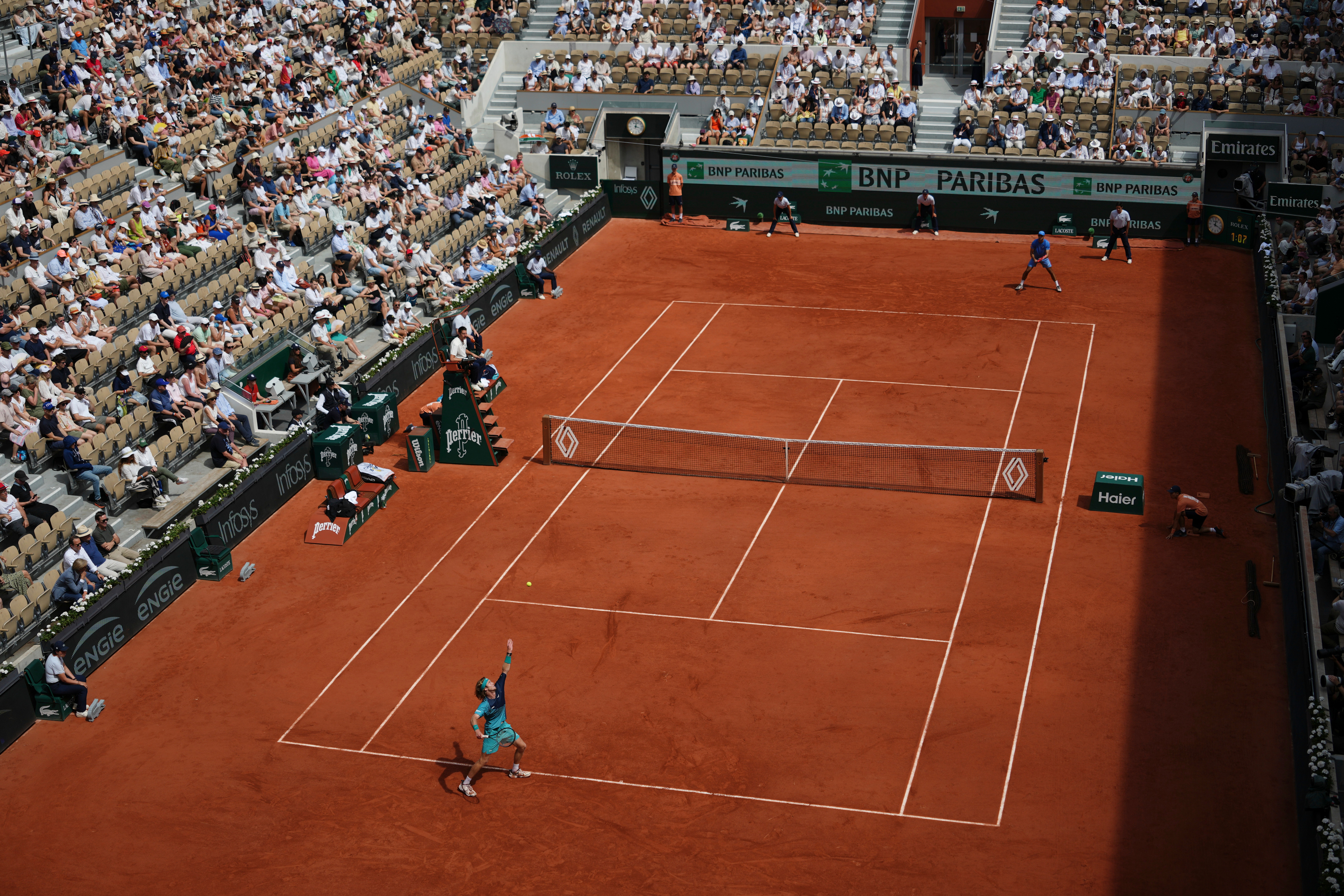 Marta Kostyuk extends clay winning streak to 15 matches to reach fourth round at French Open