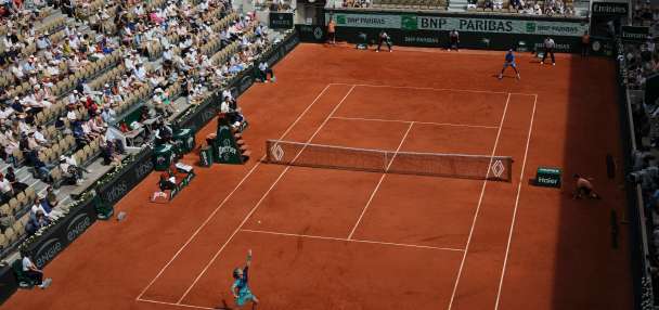 Marta Kostyuk extends clay winning streak to 15 matches to reach fourth round at French Open