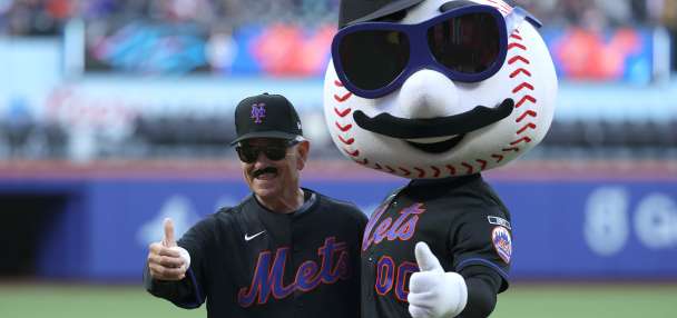 Bobby Valentine, in disguise again, revels in his most famous moment with Mets