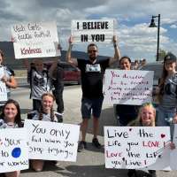 Eagle Mountain man, community tries again to set record for mile-long chain of encouragement