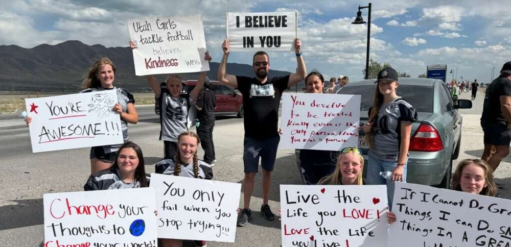 Eagle Mountain man, community tries again to set record for mile-long chain of encouragement