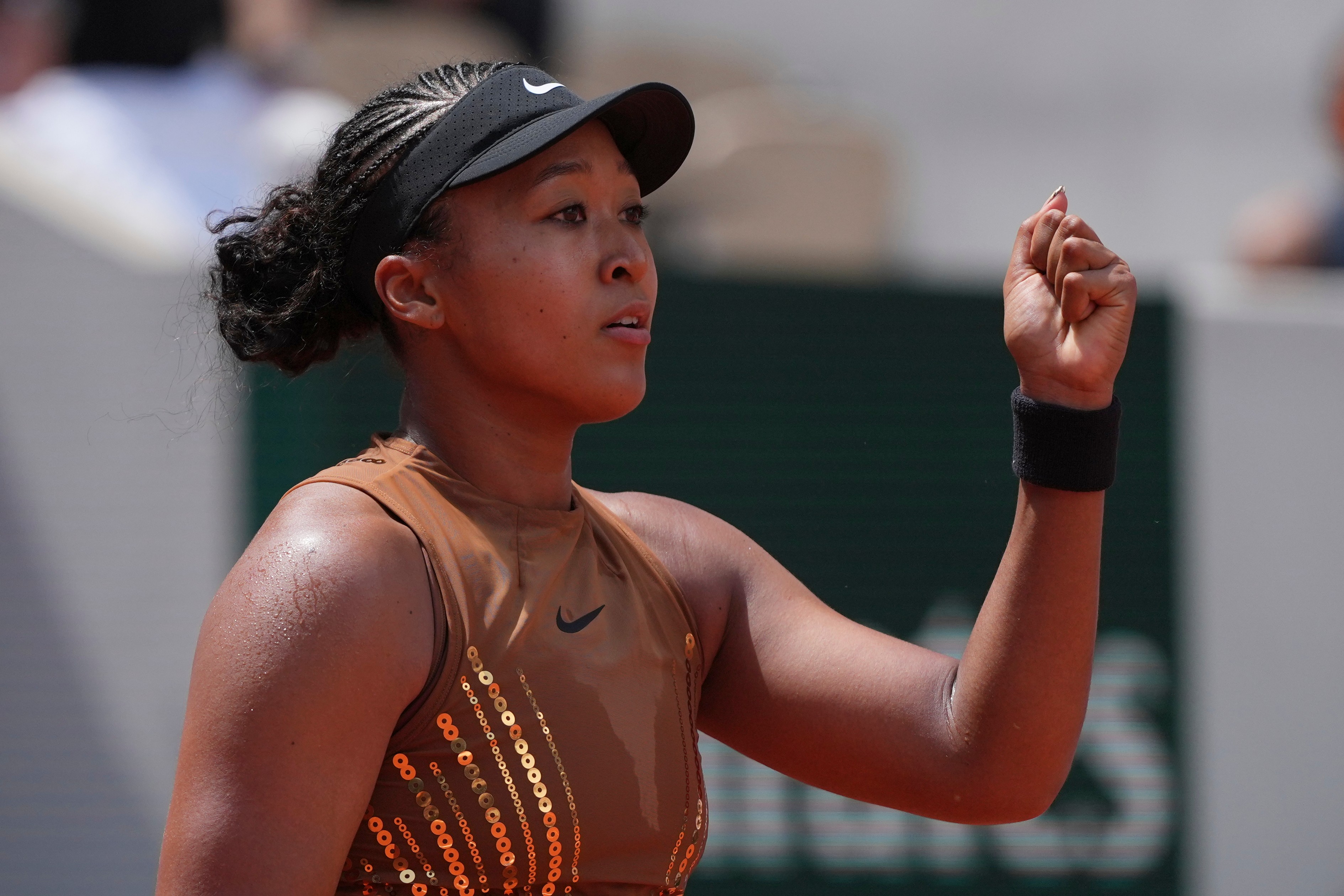 It's more than just fashion for Naomi Osaka in Paris. She's into the French Open 4th round