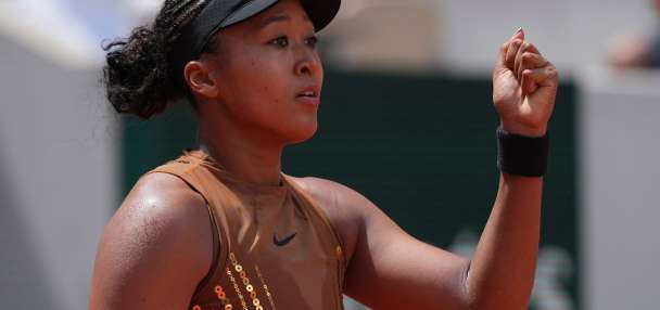 It's more than just fashion for Naomi Osaka in Paris. She's into the French Open 4th round