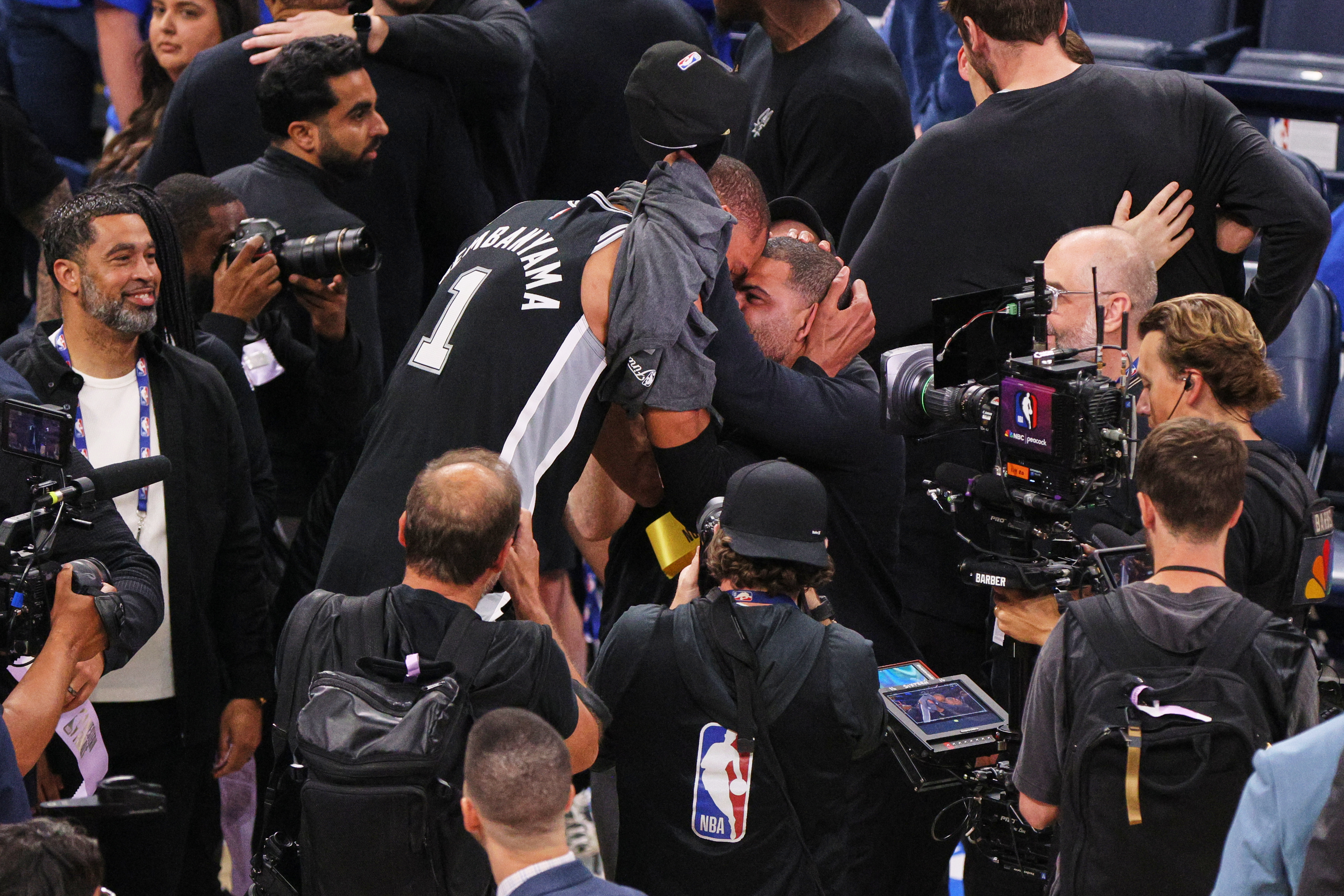 A rematch of 1999: It's Spurs vs. Knicks for NBA title, after teams met in NBA Cup final as well