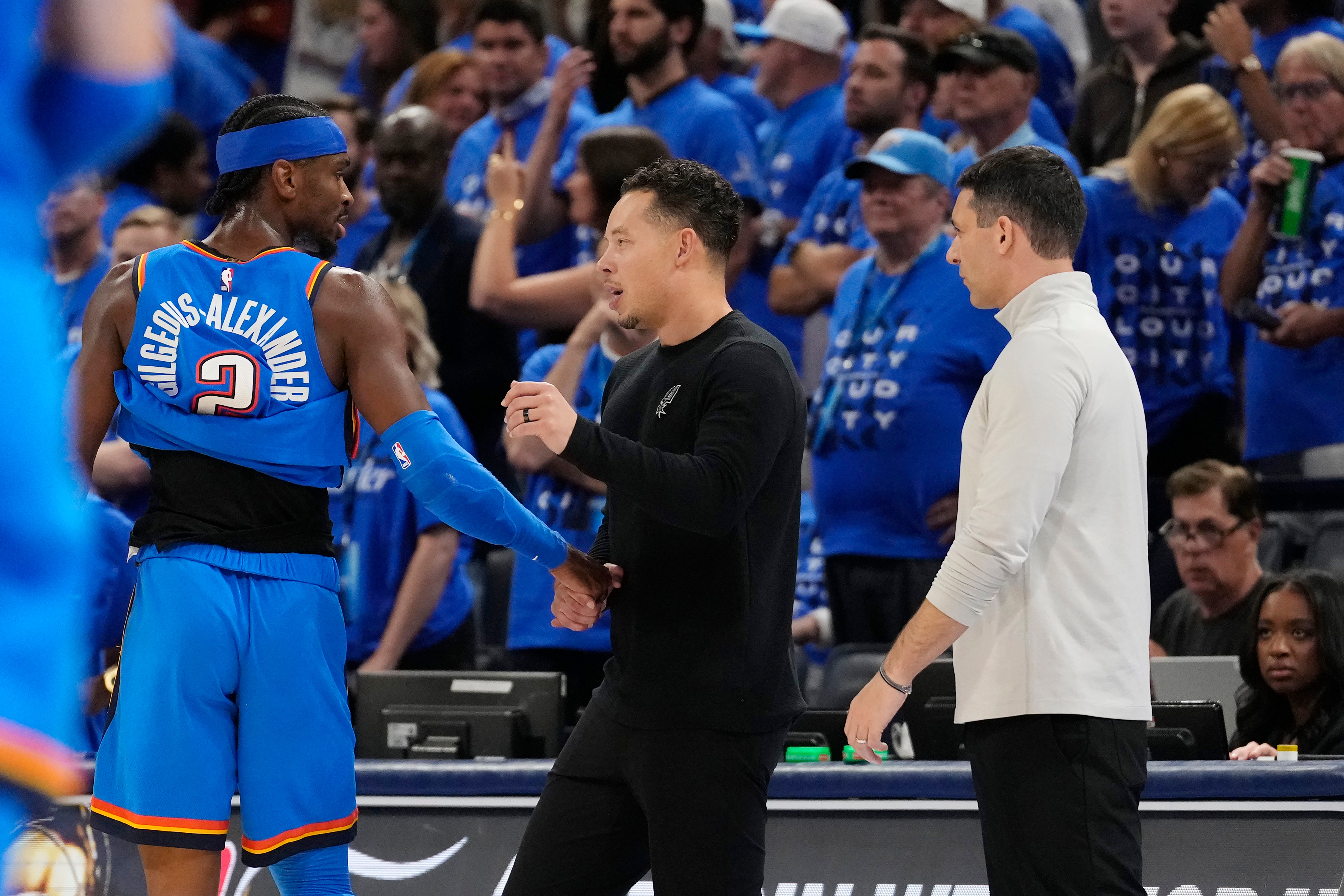 Gilgeous-Alexander tips his cap after Thunder fall to Spurs in Game 7 to end their title reign