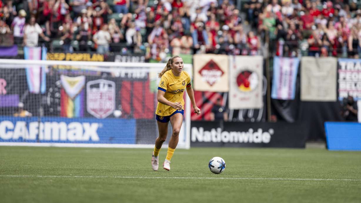 Utah Royals FC defender Kate Del Fava pushes the ball up the field during an NWSL match against the Portland Thorns, Saturday, May 30, 2026 at Providence Park in Portland, Oregon.
