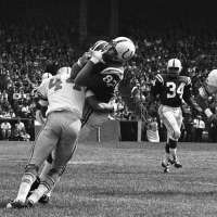 Raymond Berry, Hall of Fame wide receiver and Patriots coach, dies at the age of 93