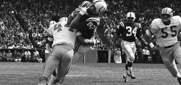 Raymond Berry, Hall of Fame wide receiver and Patriots coach, dies at the age of 93