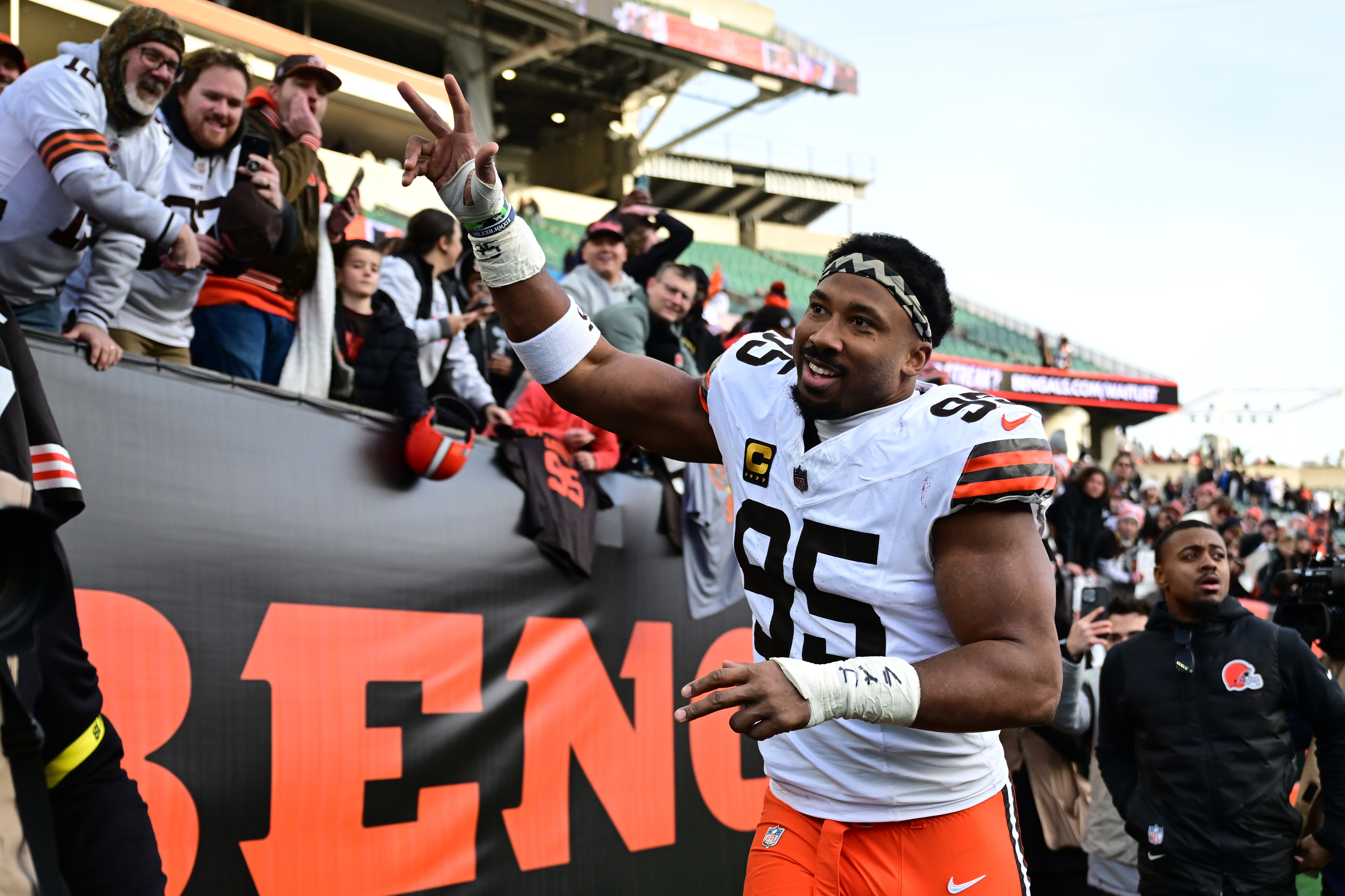 Garrett moves on after 9 seasons in Cleveland, the Browns' problems though still remain