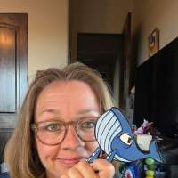 St. George teacher does 'art drops' as a way to make kids smile during summer