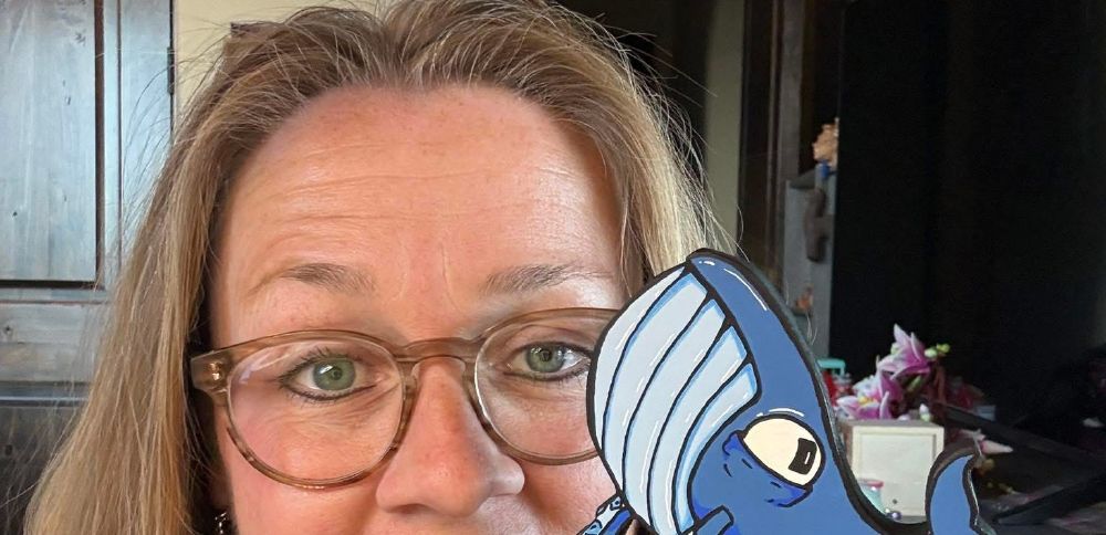 St. George teacher does 'art drops' as a way to make kids smile during summer
